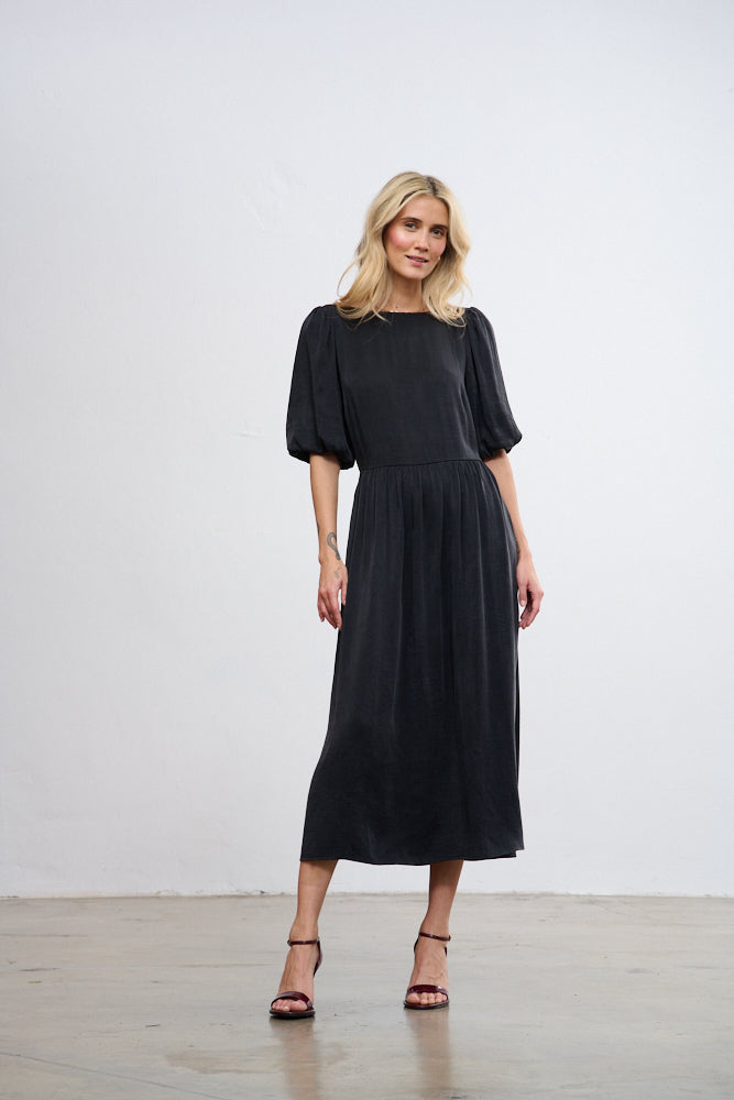 vestido orquídea negro