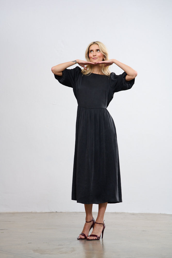 vestido orquídea negro