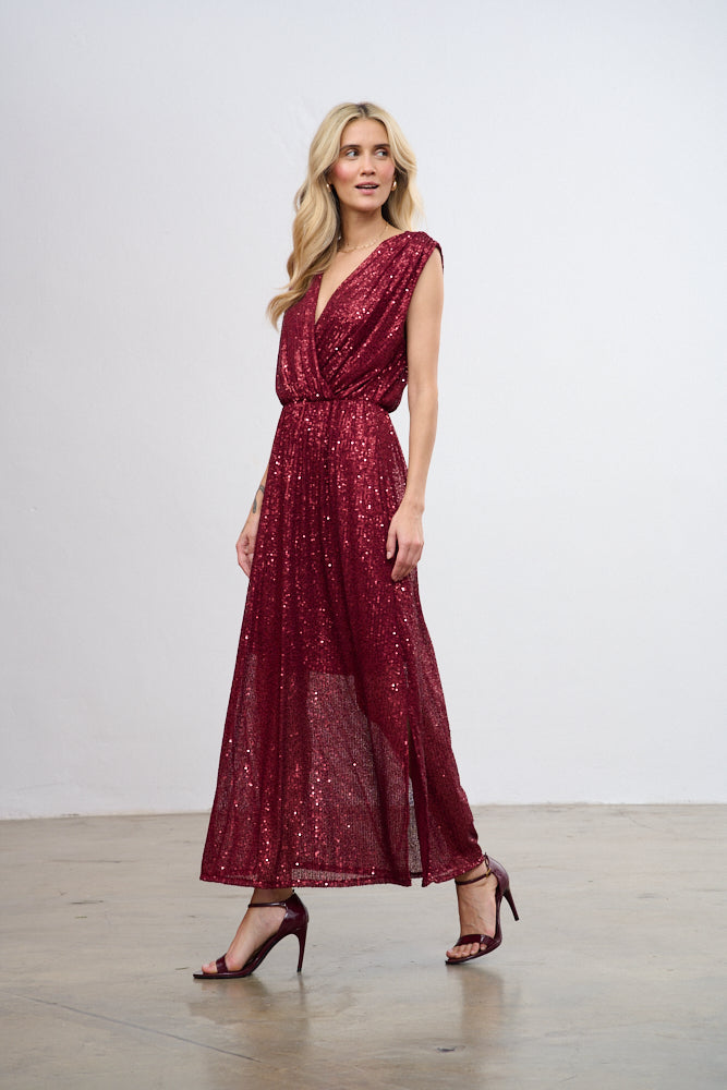 Vestido largo de lentejuelas con brillo escarlata