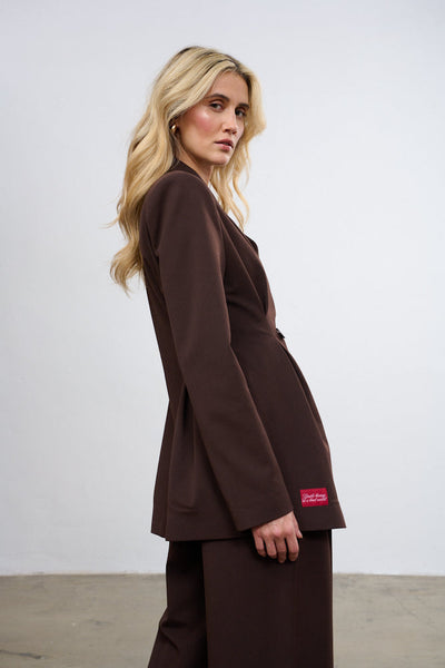 Chaqueta ajustada musa marrón