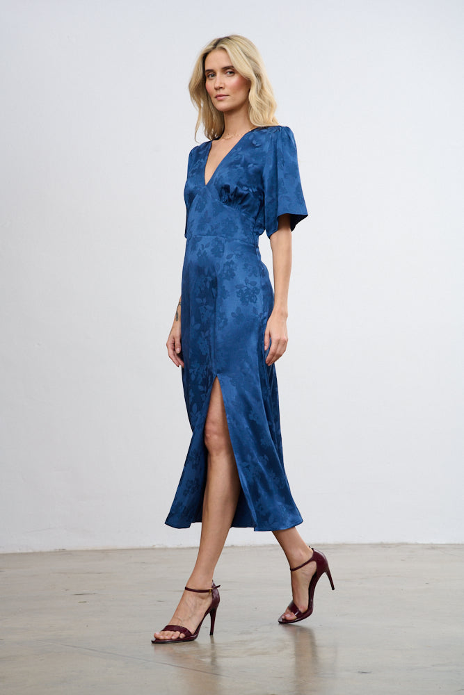 vestido abraza la noche