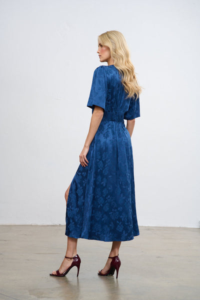 vestido abraza la noche